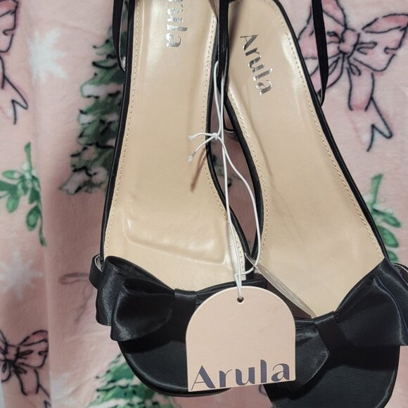 Bow heels - Picture 3 of 4